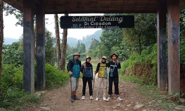 Trekking ke dusun Cisadon